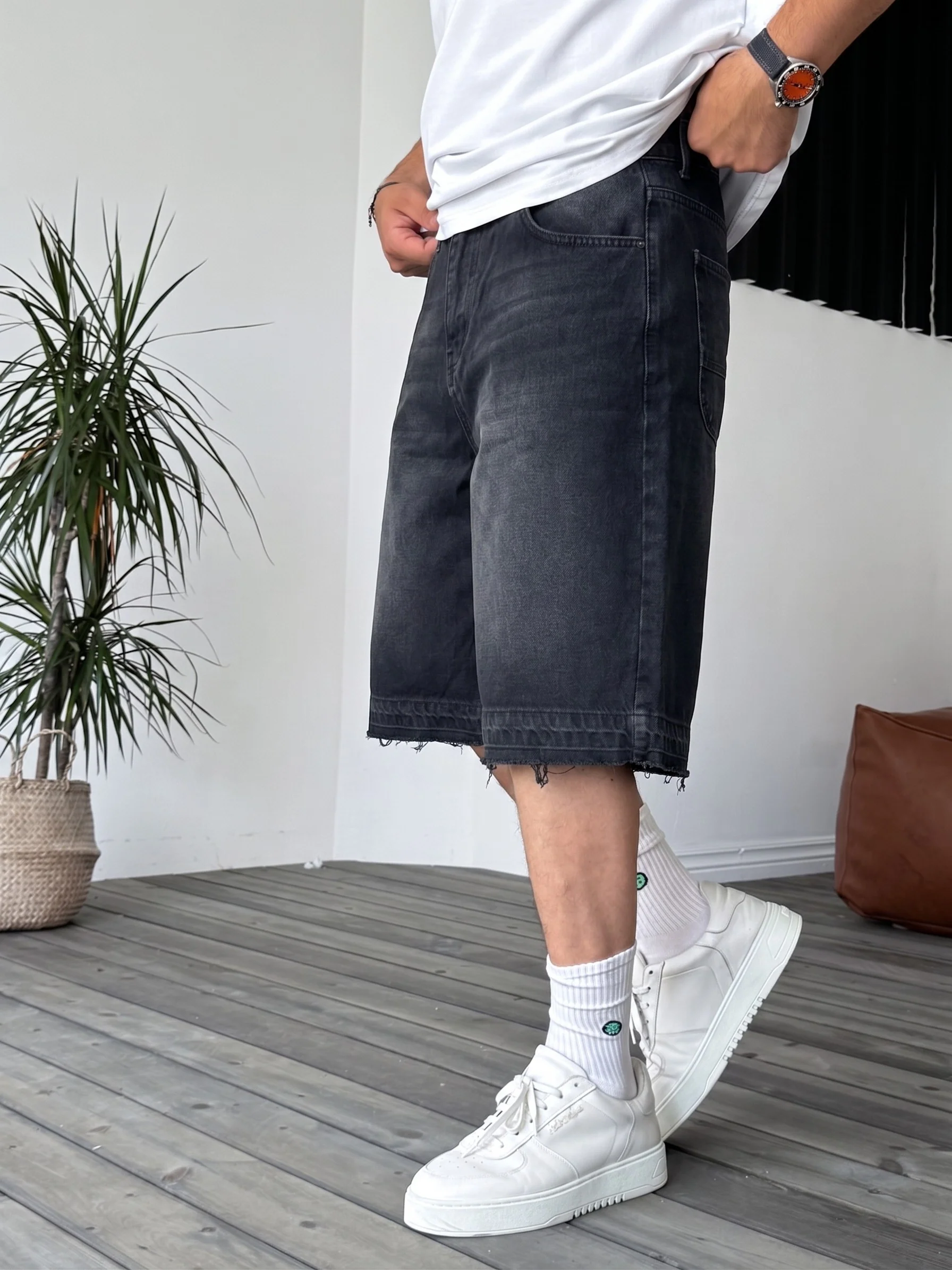 Black Wash Unfinished Hem Denim Shorts - Image 3