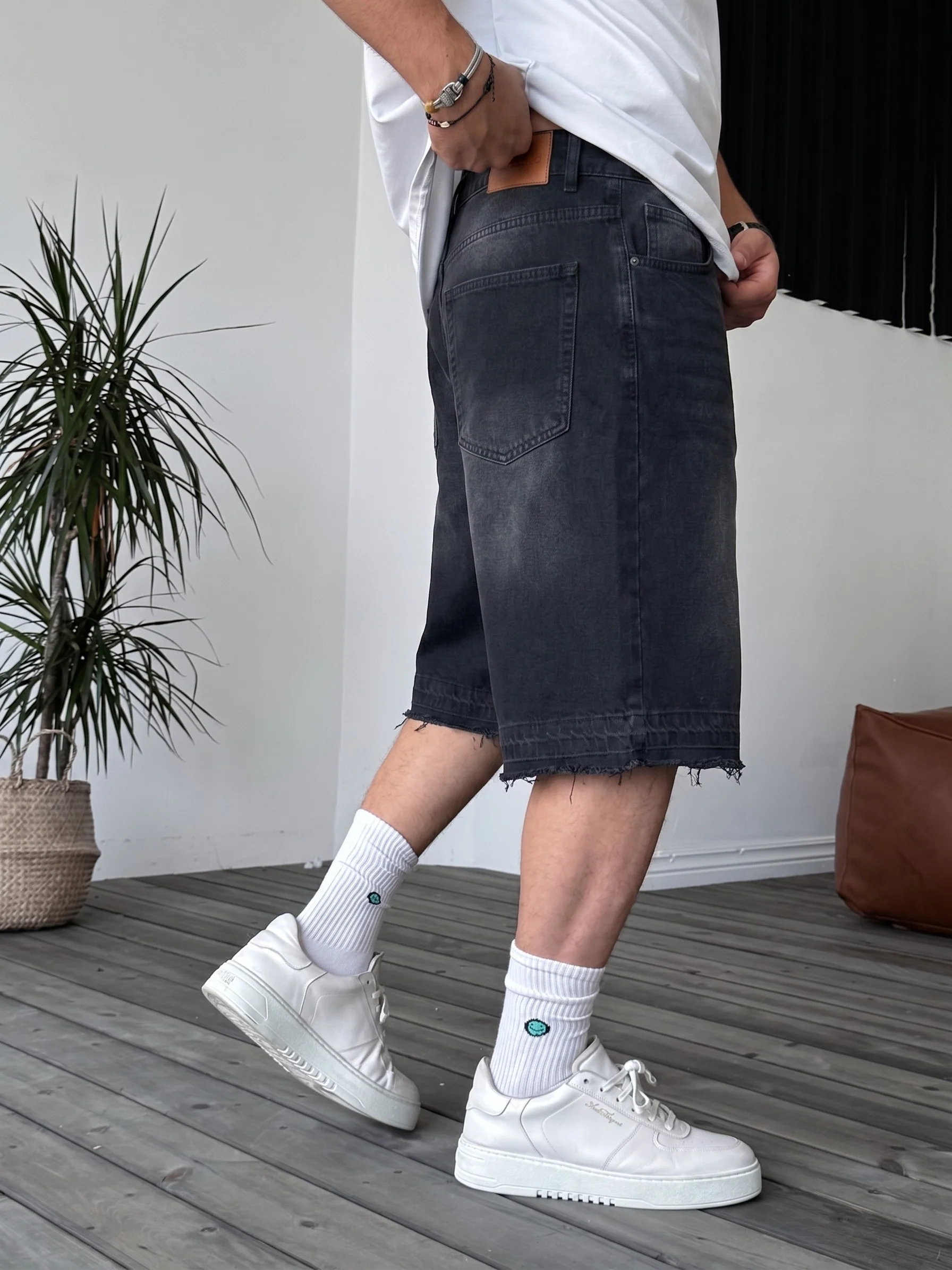 Black Wash Unfinished Hem Denim Shorts - Image 5